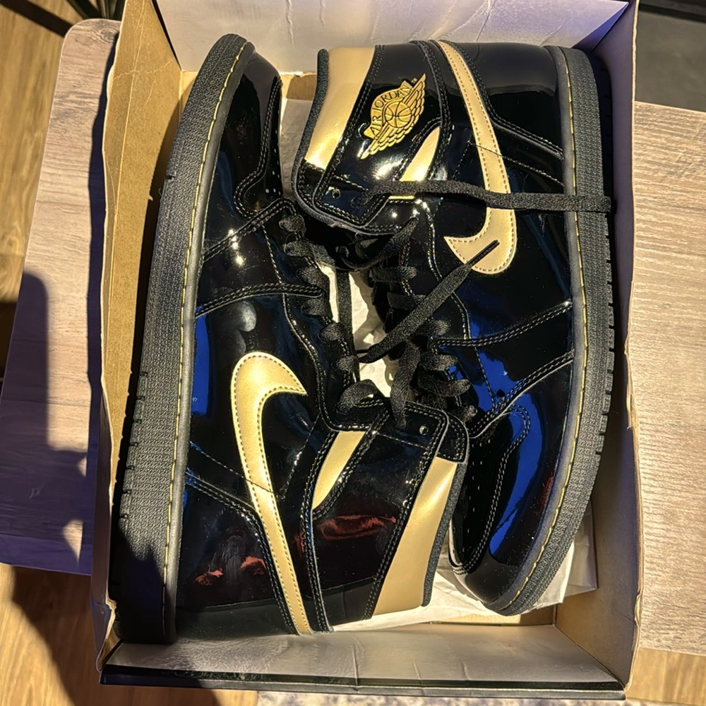 Men’s size 14 high top Nike Air Jordans 1 retro patent gold and black NIB no lid